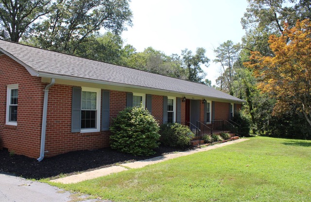 4BR Clemson Retreat:Safe, Quiet Street Near Campus & Parks