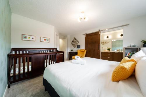 4BR Family Retreat with Hot Tub, 5 Beds, Close to WEM and Trails