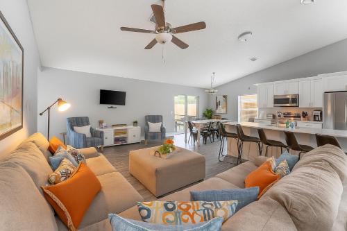 4BR Heated Pool Home Close to Disney and Lakes