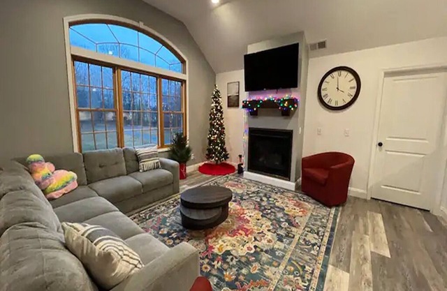 4BR/3BA Home in Highland Near Wedding Venues with Mountain Views