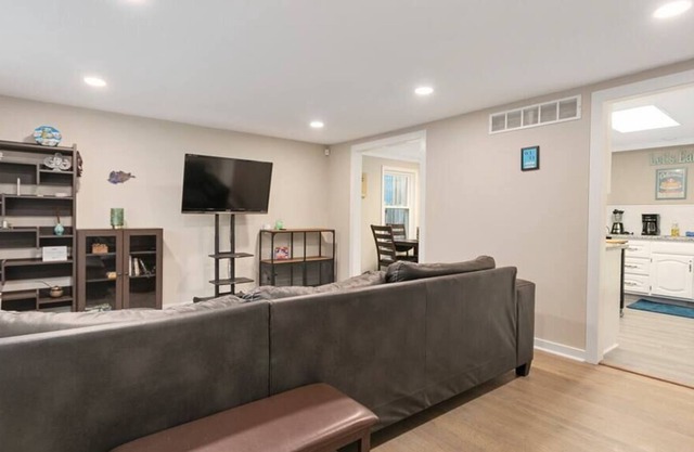 4BR Home Northland/Safe/Pets Welcome!
