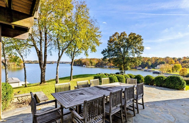 4BR Lakefront Lake Anna - Views, Boat Dock, Games