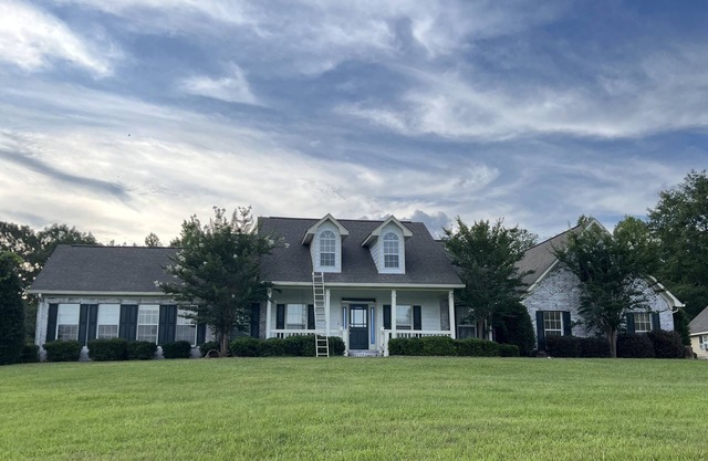 4BR Lakeside Villa. Minutes from Ole Miss campus and The Square