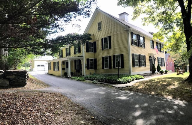 4BR Large Historic Hidden Gem in Norwich with Pool
