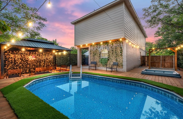 4BR ModernHome w/ Pool & Jacuzzi