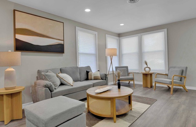 Montrose Meadow Retreat – A Stylish & Serene Stay in Newark #42078