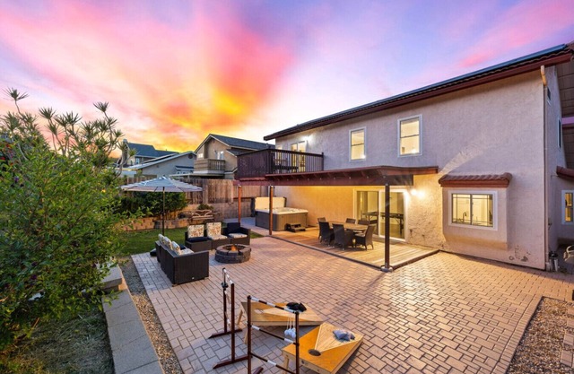 4BR Oasis w/ Fireplace & Spa