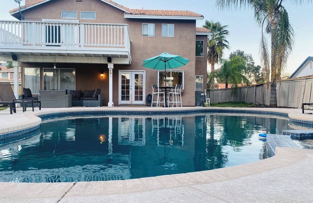4BR, Pool,Spa, Mini Golf, A+ House
