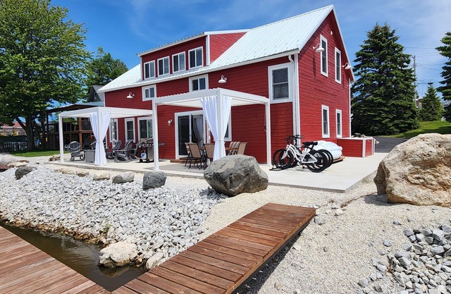 4BR River Retreat: Beach, Boat, Sunsets, Wildlife, Spacious & Serene Escape