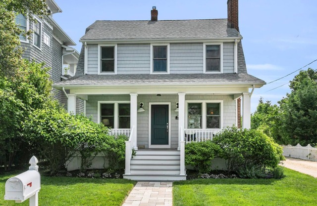 4BR Rumson Cottage with Back Porch Water Views, Steps to Beach & Town