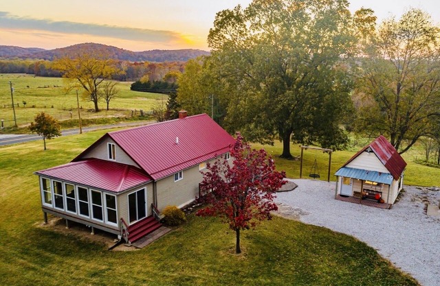4K Ranch - 10 acre property & home near Hermann