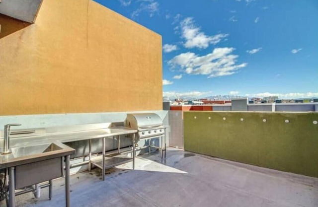 4story 2bedroom 1.5bath townhome