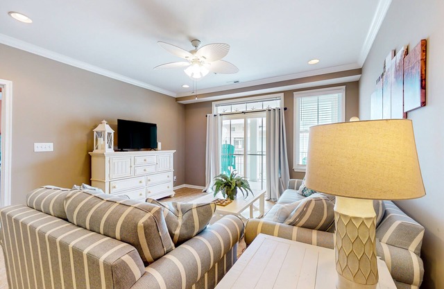 4th-floor condo with out/indoor pools, gym, community beach, fast WiFi, W/D, AC