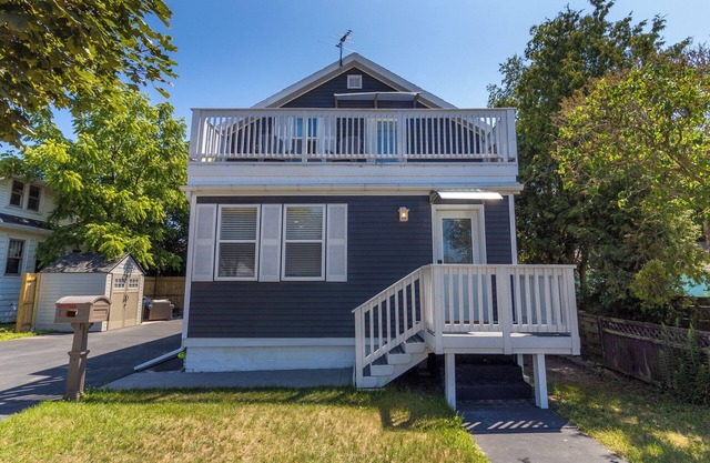 4th house from Wisconsin’s best Lake Michigan beach! - Arcade room.