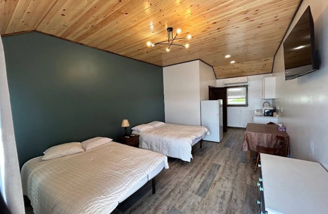 4th Lake Front Beachside Motel room at Eagle Bay Village