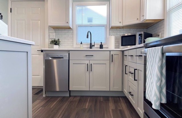 4th Street Suite - Newly Remodeled Vacation Home in Atwood