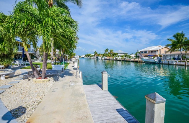 * 10 Monate neu * Barfuß durch die Schlüssel 2/2 Duplex / 37ft Dock / Cabana Club / Kayak / Bikes