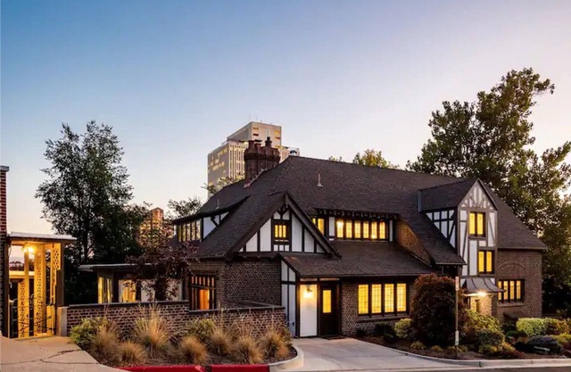 5,000 sqft Luxury Home Downtown SLC, 5BR 3BA + Hot Tub