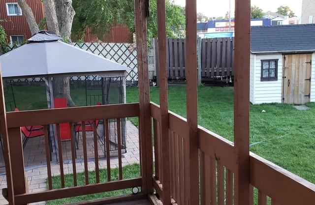 5 1/2 entièrement meublé & équipé dans un bungalow