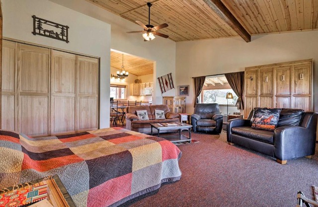 5-Acre Moab Studio with BBQ and Stunning Mtn Views