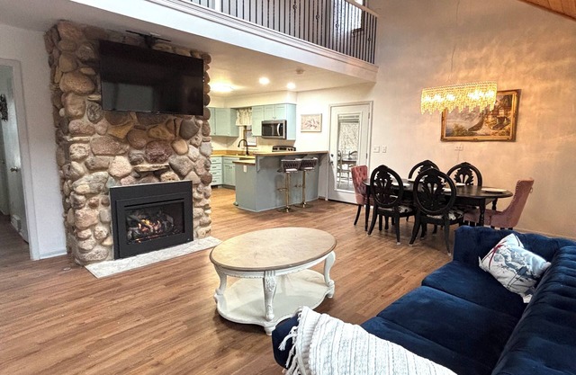 5 acres with fireplace. 1 minute to Alpine Valley Ski Hill