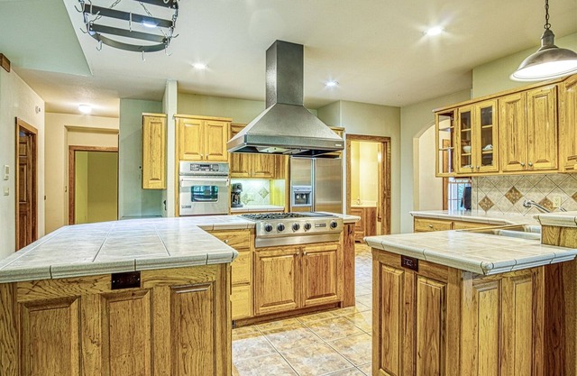 5 Aventura Place - Large 4 Bedroom, Three bathroom, Two level home on 14th