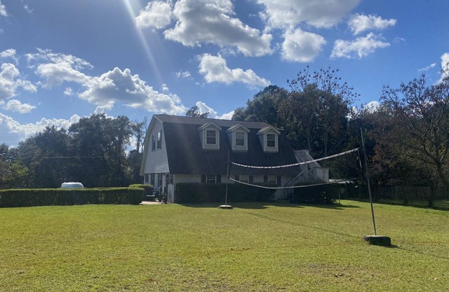 5 BD 2-story home, family friendly quiet country setting, volleyball court!