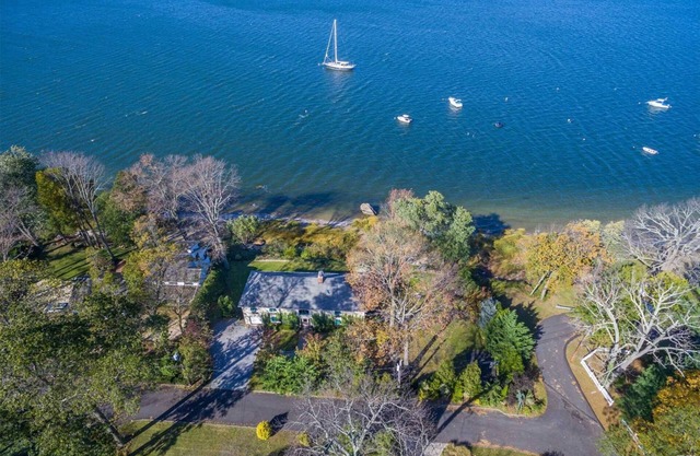 5 Bdrm BEACHFRONT 30% off >7days Quiet Safe Centre Island Sunsets