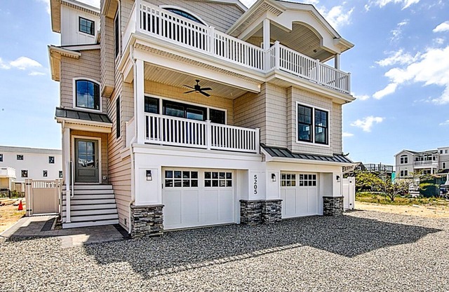 Beautiful Bay Vews,SaltWater Pool, Elavator,New to Market.6-7Bedroom,3.5 Bath
