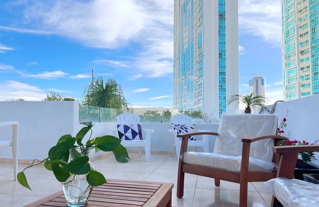 5★ Beautiful house, for long stays, AC, King bed, roof garden, Wi-Fi jacuzzi