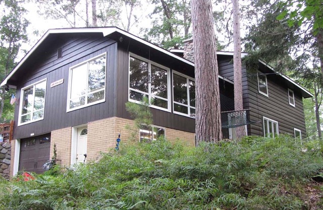 5 Bed / 3 Bath Boulder Junction Lodge in einer ruhigen Bucht am Boulder Lake.