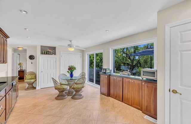 5 bed 3 bath home. Available for a winter rental. minimum stay of 6 months.