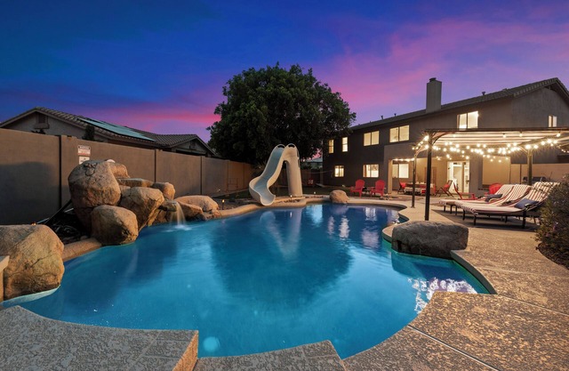 5 Bed 4 Bath Boutique Home PREMIUM LOCATION Sleeps 16+ heated pool option /spa