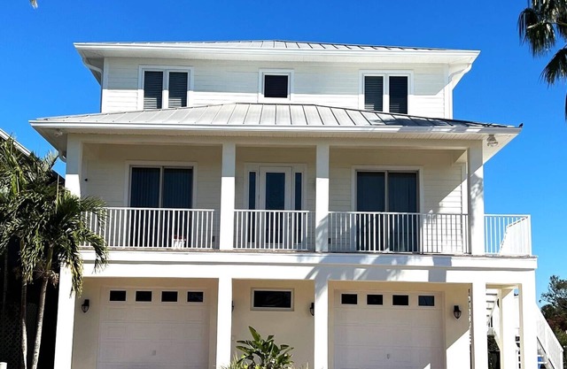 Haus am Wasser mit 5 Betten / 4 Bädern und privatem Pool "Lay Low" in Apollo Beach