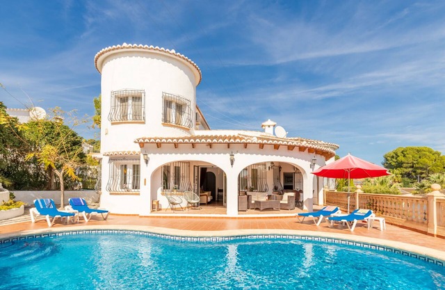 5 bed 5 bath villa, short walk to centre of the lovely seaside town of Moraira.