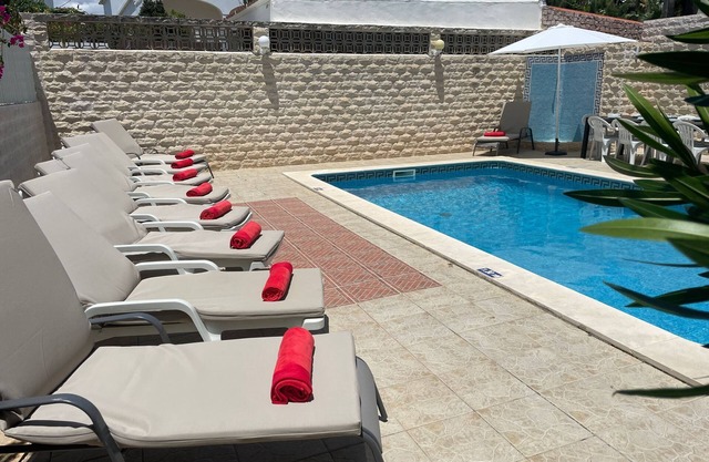 5 bed, all suite private pool , 5 min to beach