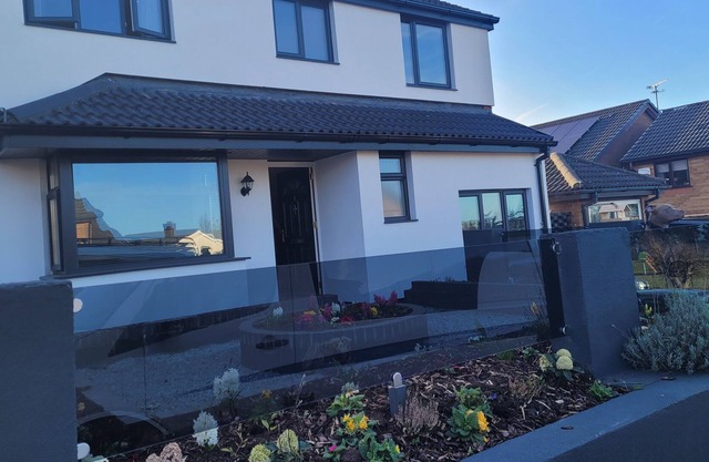 5 Bed holiday home North Wales sleeps 10 people. Baby gates fitted.
