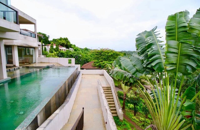5-Bett-Luxus-Infinity-Pool-Villa mit Whirlpool