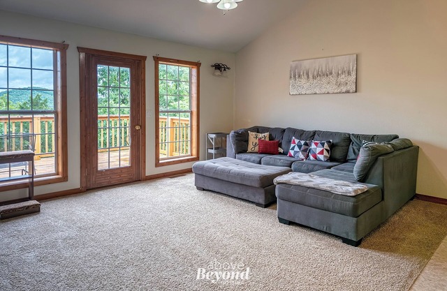 5 bed Mountain View Retreat | Private Pool | Quiet 8 Acres!