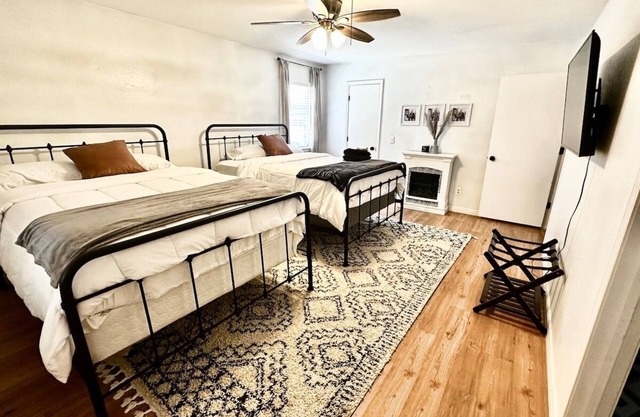 Shiloh House 3-bed, 2 bath, living room, garage
