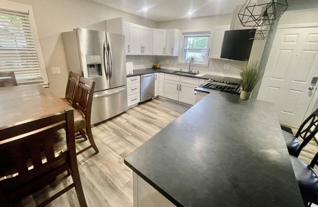 5 Bedroom Freshly Updated Home!