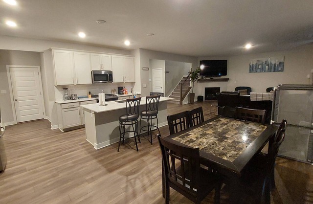 5-bedroom 4-bathroom big spacious residence