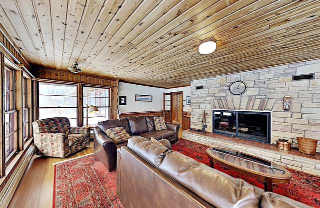 5 Bedroom 5 Bath Pet Friendly Cabin On 5,000 Acre Lake Near Hayward