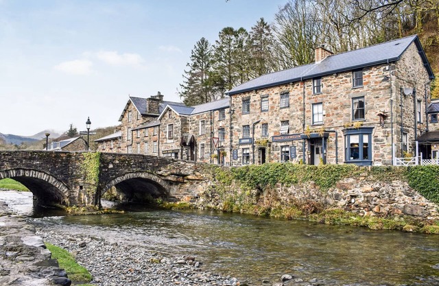 5 bedroom accommodation in Beddgelert
