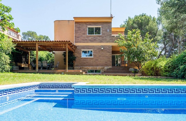 Global Boscos con Piscina, Jardin y bbq
