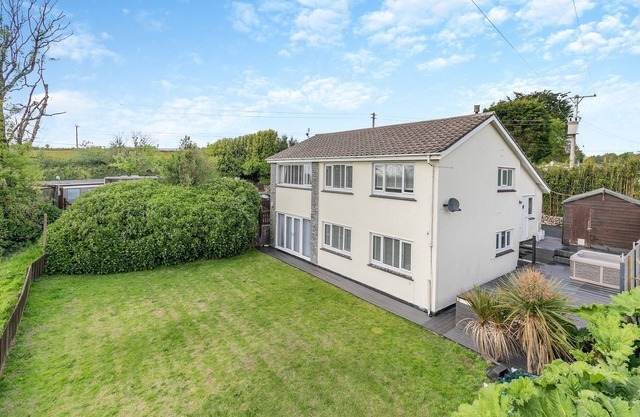 5 bedroom accommodation in Helston
