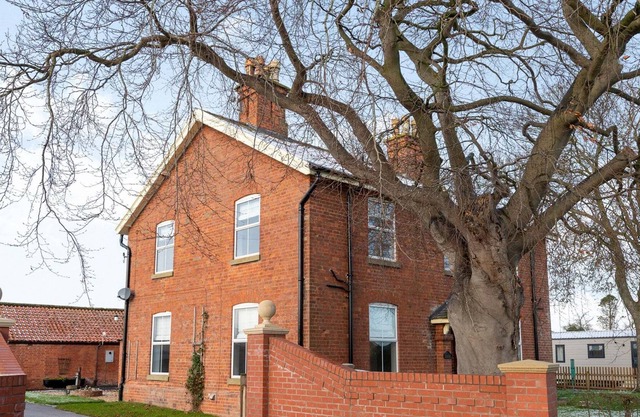 5 bedroom accommodation in Helsey