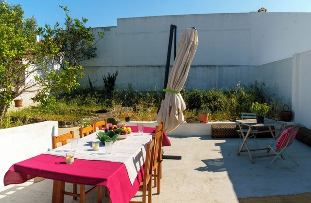 5-bedroom beach house ideal for groups 5 min walk from Carcavelos beach