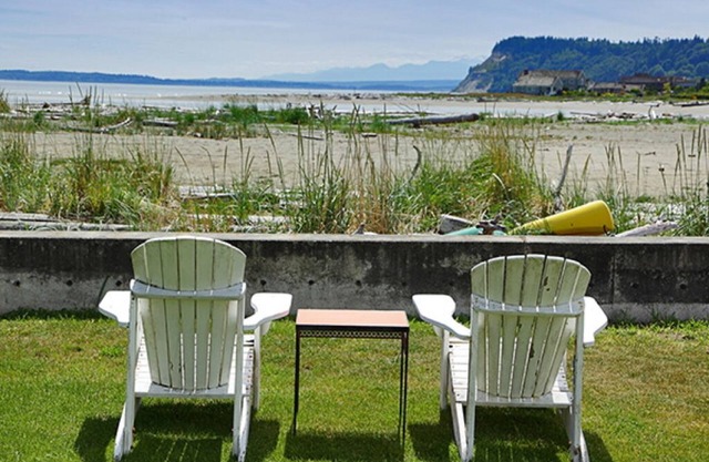 5 Bedroom Beachfront Home on Whidbey Island - 10 m. from Ferry