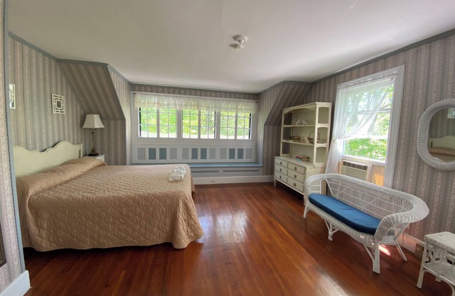 5 Bedroom Cottage at the 500 acre Poland Spring Resort with lots of onsite activities!